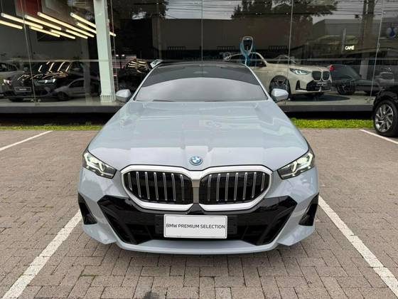 BMW 530e 2.0 TWINPOWER PHEV M SPORT AUTOMÁTICO BMW 530e 2.0 TWINPOWER PHEV M SPORT AUTOMÁTICO